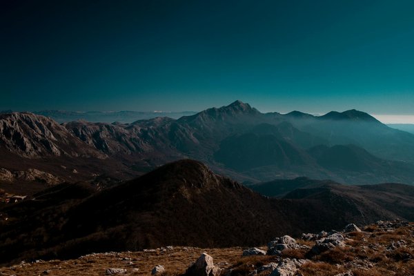 Voyager à vélo en hiver : guide des destinations et équipements